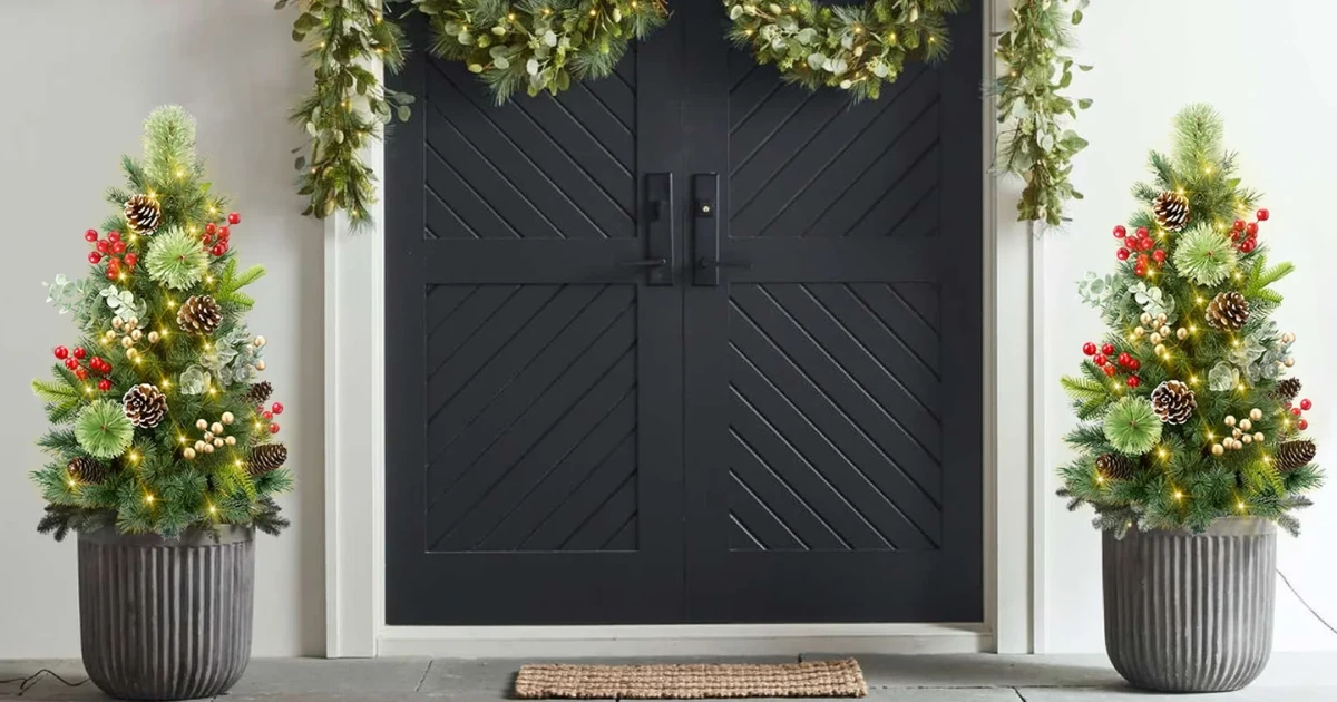 2-Piece Outdoor Pathway Christmas Trees